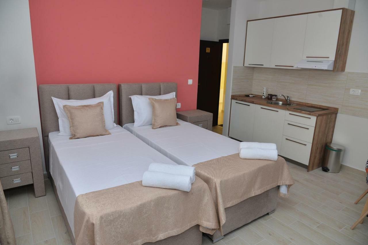 Helada Apartments Tivat Buitenkant foto