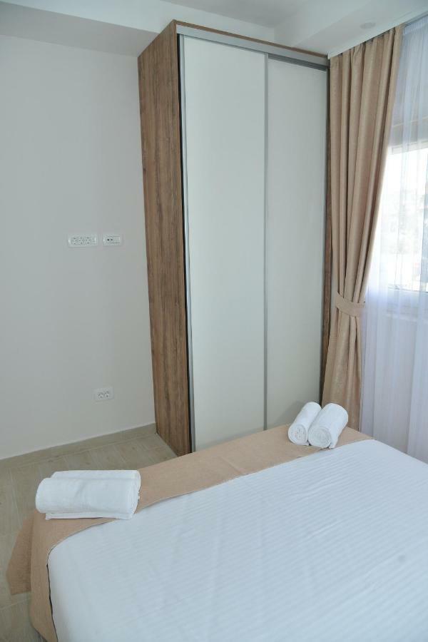 Helada Apartments Tivat Buitenkant foto