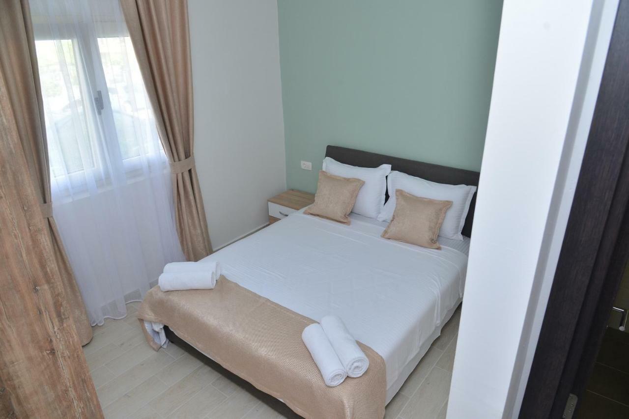Helada Apartments Tivat Buitenkant foto