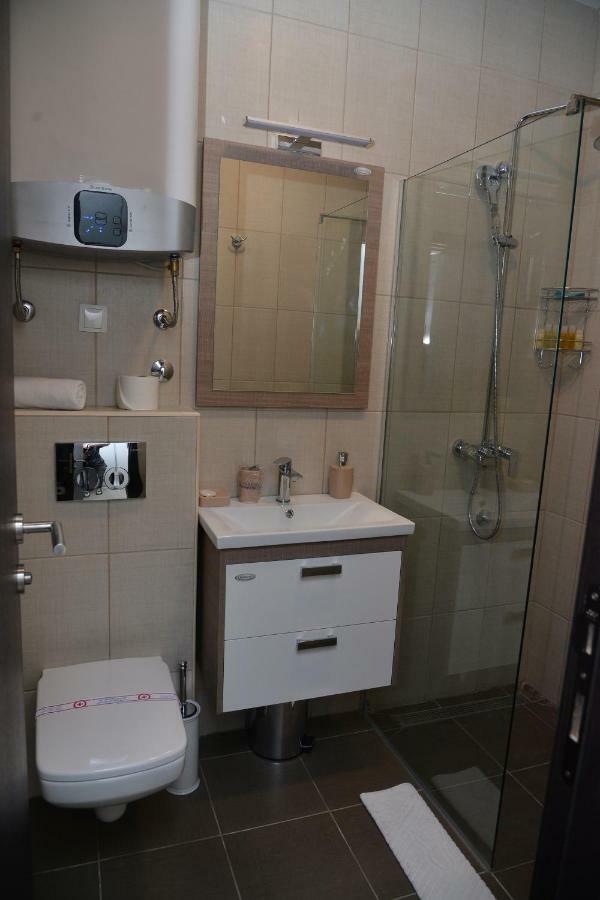 Helada Apartments Tivat Buitenkant foto