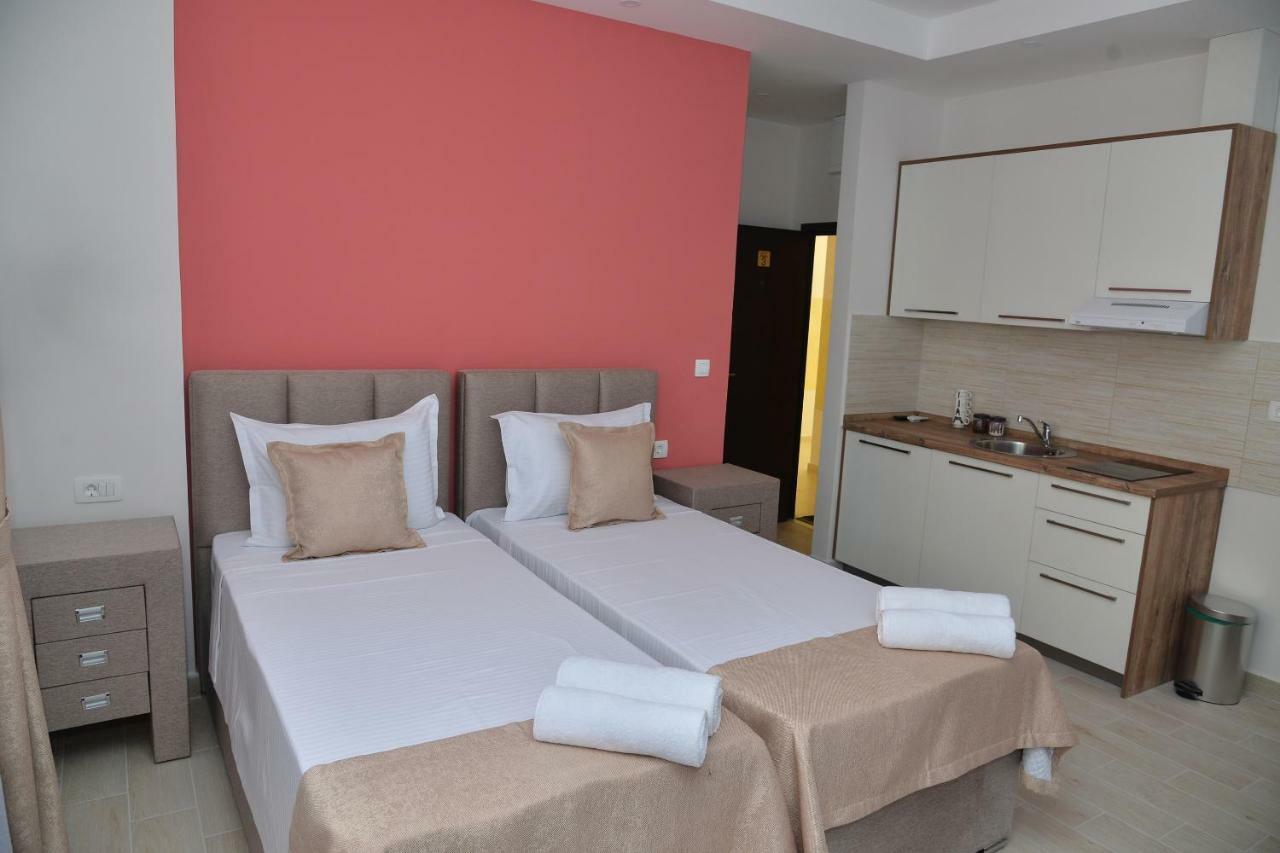 Helada Apartments Tivat Buitenkant foto