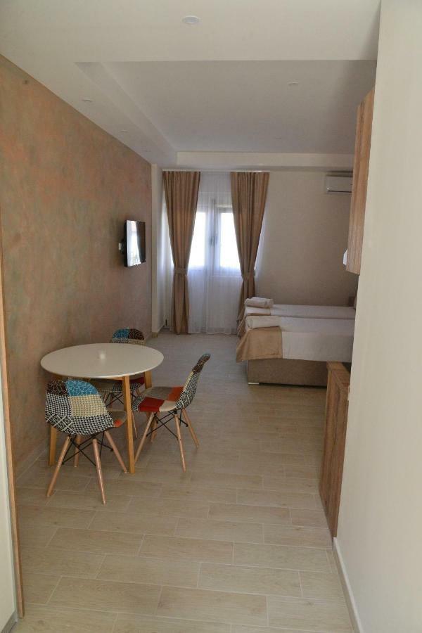 Helada Apartments Tivat Buitenkant foto