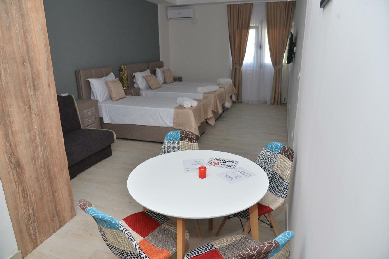 Helada Apartments Tivat Buitenkant foto